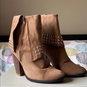 Brown suede booties!